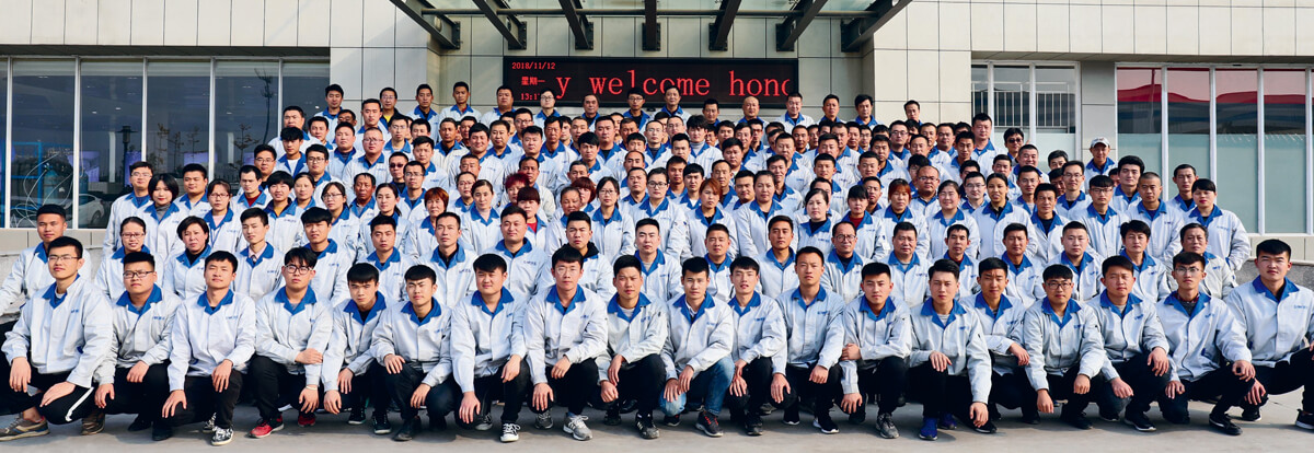 În fabricile GWEIKE lucrează foarte mulți tineri